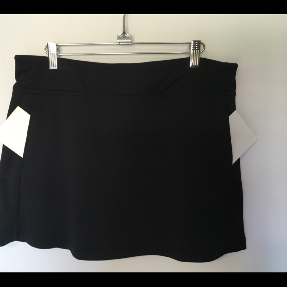 PGA TOUR Airflux black golf/tennis skirt/sz L, great condition.